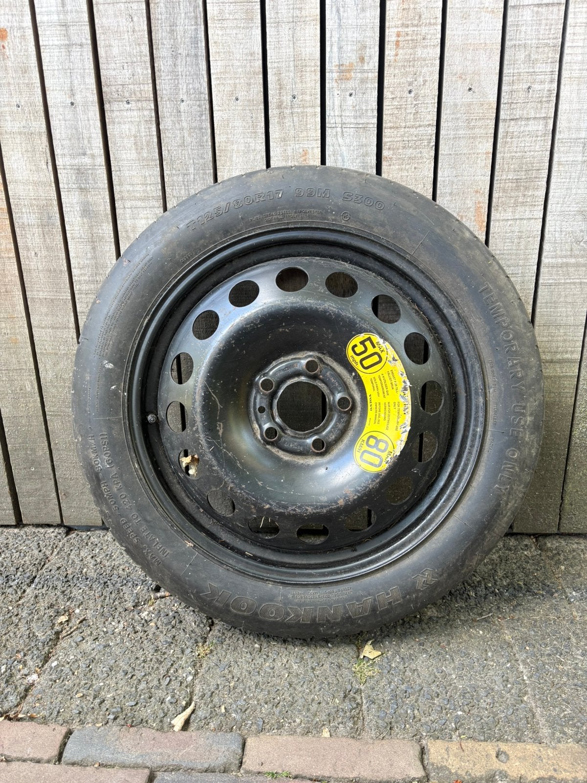 Reserveband in Volvo V70 2002, Ophalen