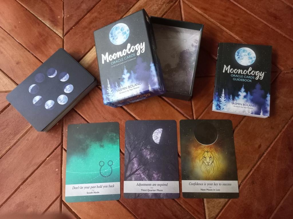 Moonology Oracle card deck, Ophalen of Verzenden, Zo goed als nieuw, Tarot of Kaarten leggen, Overige typen