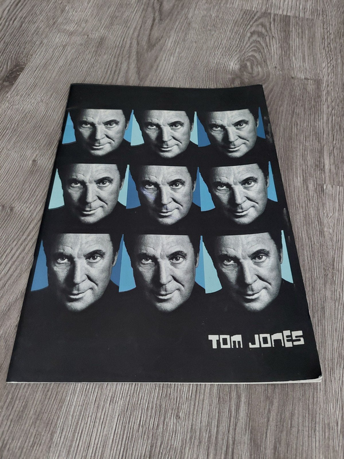 Tourbook TOM JONES, Verzenden, Zo goed als nieuw, Artiest