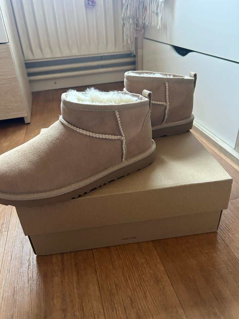 Nieuwe Uggs beige/bruin maat 36 met bontvoering, Kleding | Dames, Schoenen, Beige, Lage of Enkellaarzen, Nieuw, Ophalen of Verzenden