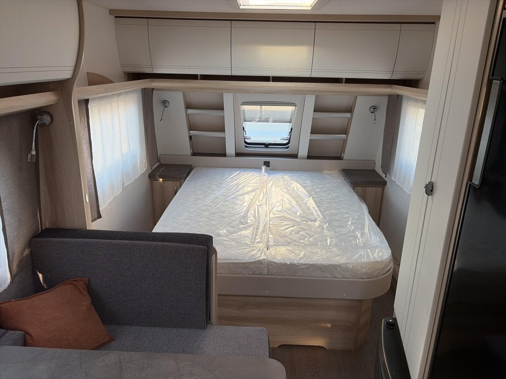 Hobby De Luxe 460 SFF Model 2027, Caravans en Kamperen, Caravans, Hobby, Bedrijf, Tot en met 3, 5 tot 6 meter
