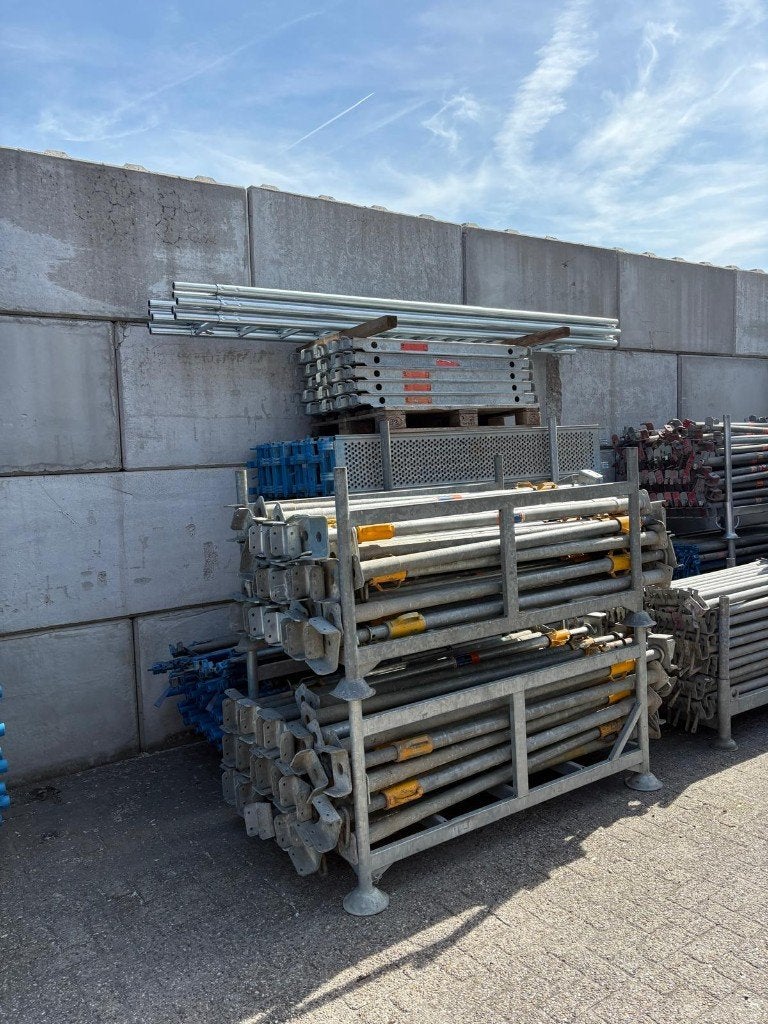 Schroefstempels 180/300 cm - ZGAN / Gebruikt - 500 stuks, Ophalen, Gebruikt, Overige typen, 2 tot 5 meter