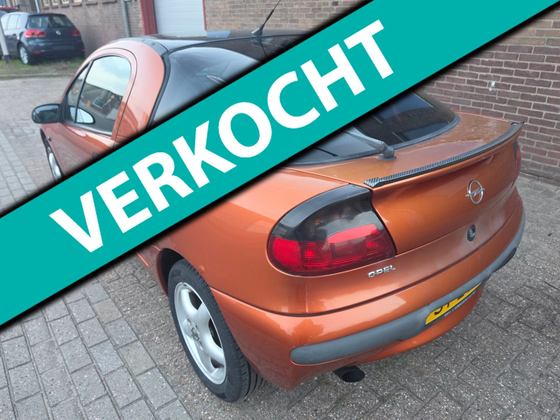 Opel Tigra Coupe Aut 146 dkm NAP NIEUWE APK 1950,-, Auto's, Stof, 4 cilinders, Bruin, 4 stoelen