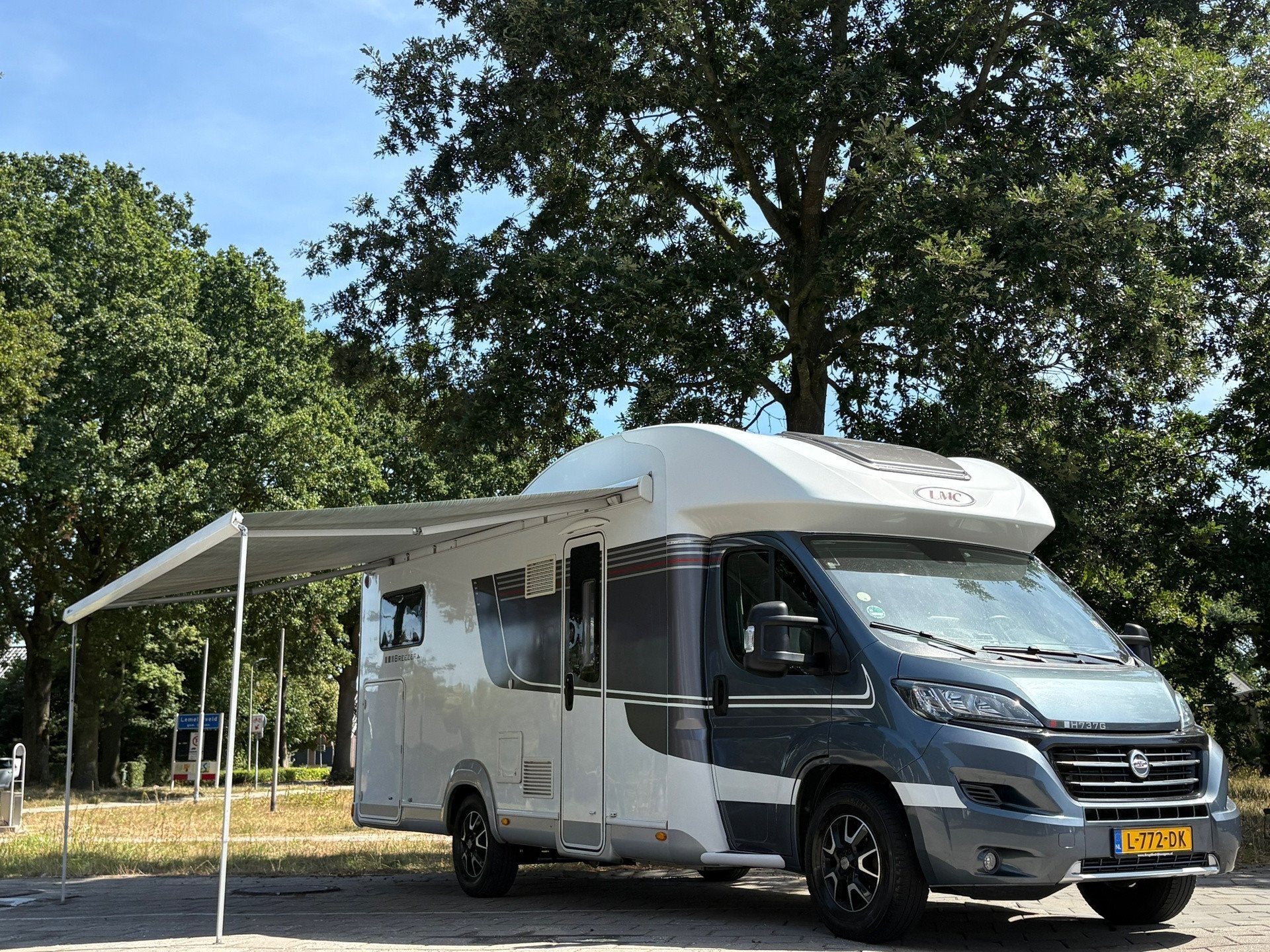 Lmc H737 |CAMPER|150PK|Automaat|EURO6|cruise|airco|achteruit, Caravans en Kamperen, Campers, Automaat, Dakluik, Bedrijf, Diesel