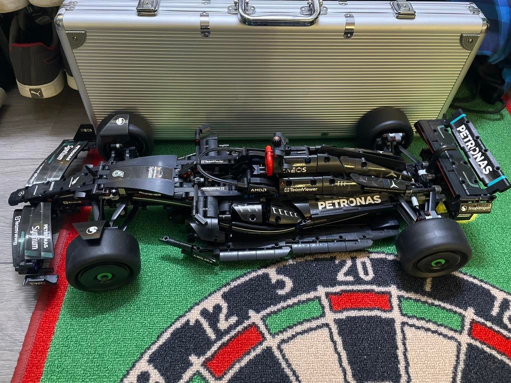 Lego Technic Mercedes Petronas, Ophalen of Verzenden, Zo goed als nieuw, Groter dan 1:32