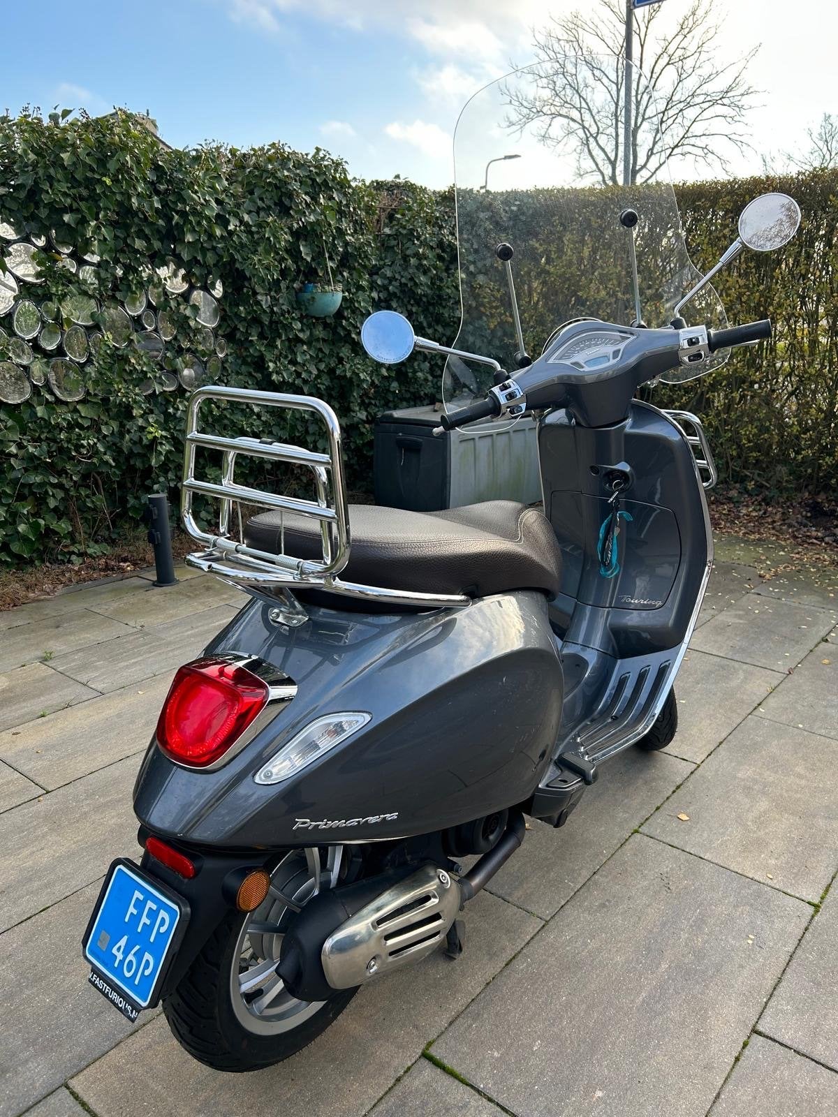 Vespa Primavera-Sprint 50 4T 3V - Grijs - 25km/u, Ophalen, Gebruikt, Benzine, Vespa