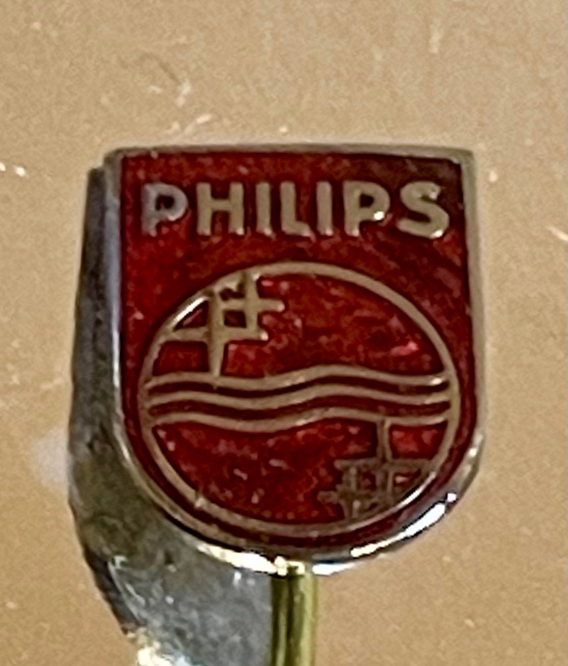 Vintage Philips Speldje - Rood Emaille Logo Pin, Verzenden, Gebruikt, Merk, Speldje of Pin