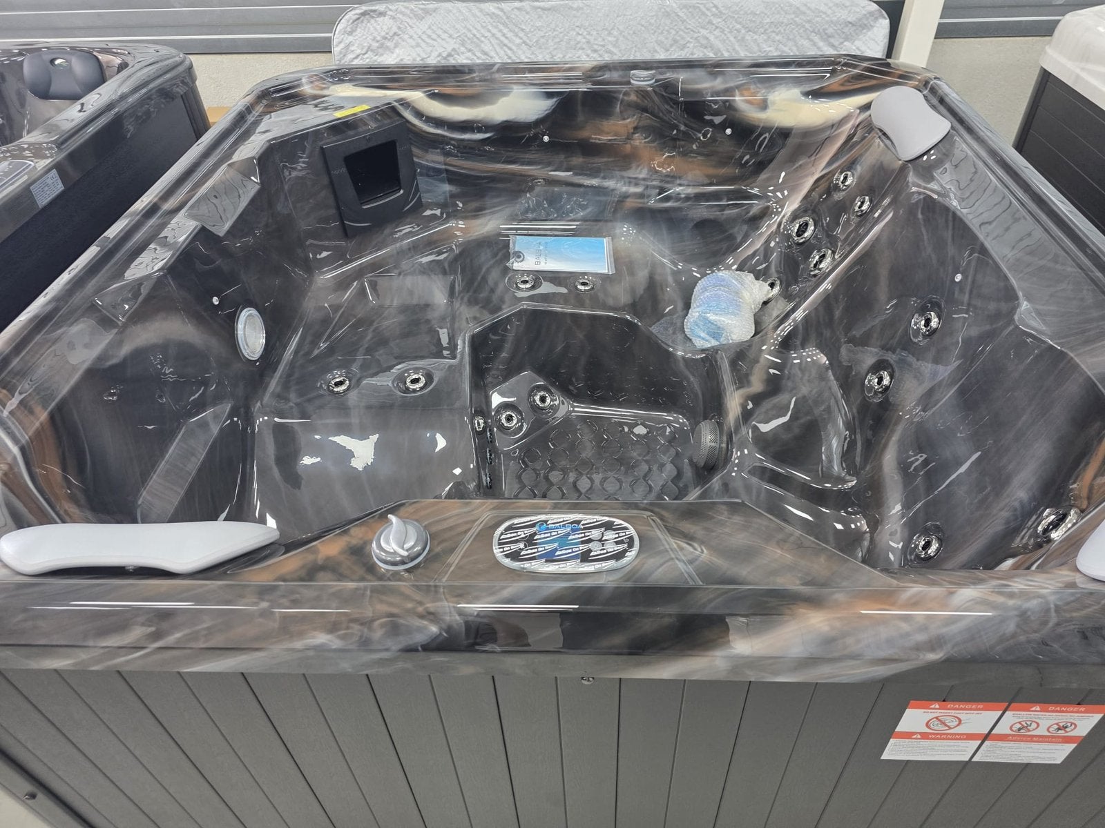 Aanbieding jacuzzi’s van €8000,- nu voor 5500,-, Ophalen of Verzenden, Nieuw, Trap, Vast