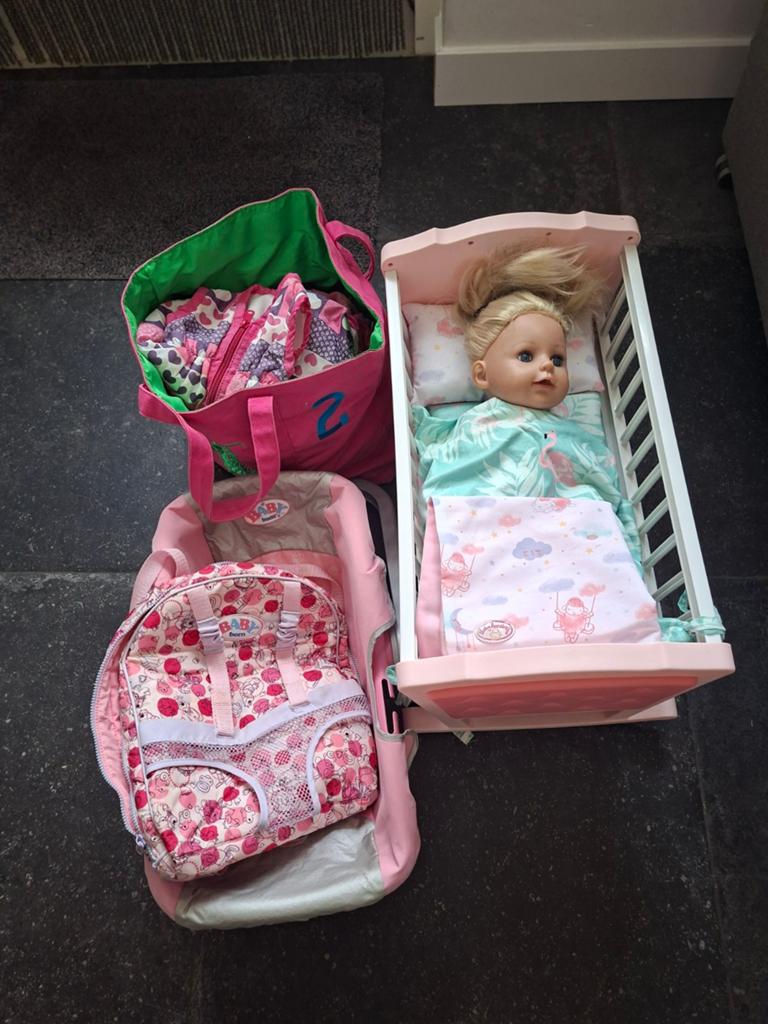 Baby Baby Born Grote zus met wiegje, kleding en Maxi-Cosi, Ophalen of Verzenden, Gebruikt, Babypop