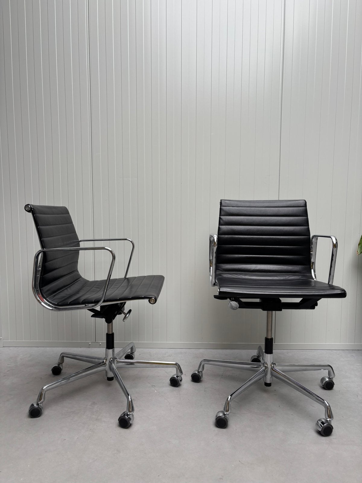 Vitra Eames ea117 set uit 2015 prijs per stuk, Gebruikt, Zwart, Ophalen of Verzenden, Bureaustoel