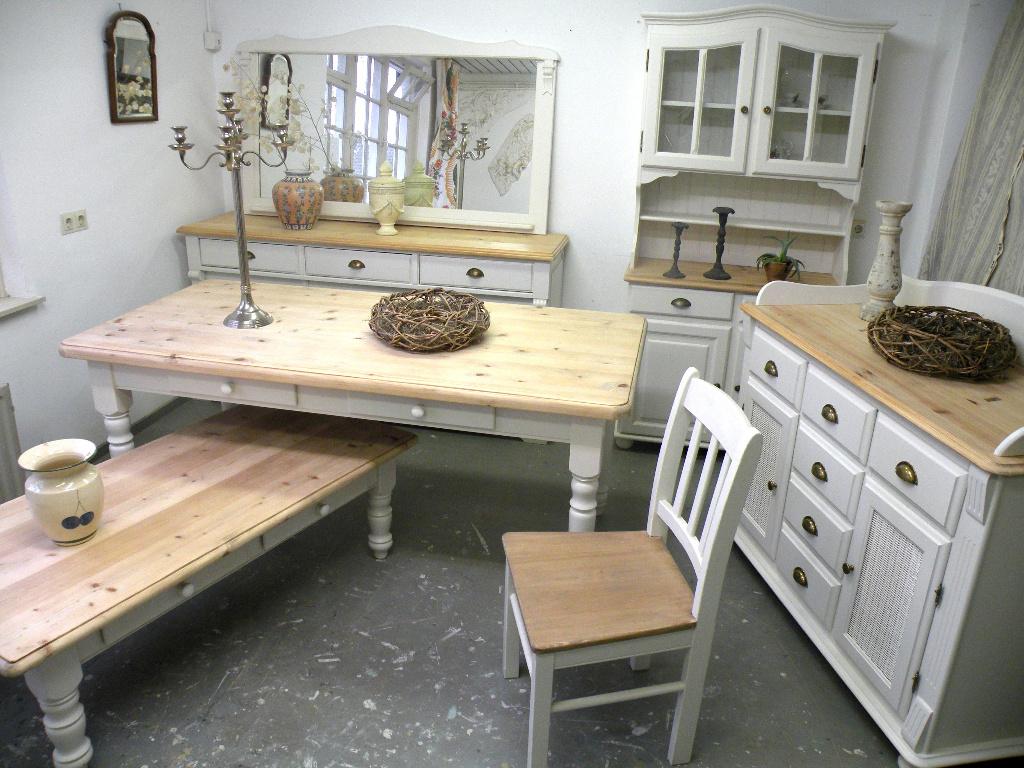 Prachtige witte landelijke sets : tafel dressoir buffetkast, Ophalen, Onbekend, Zo goed als nieuw, 4 tot 6 stoelen