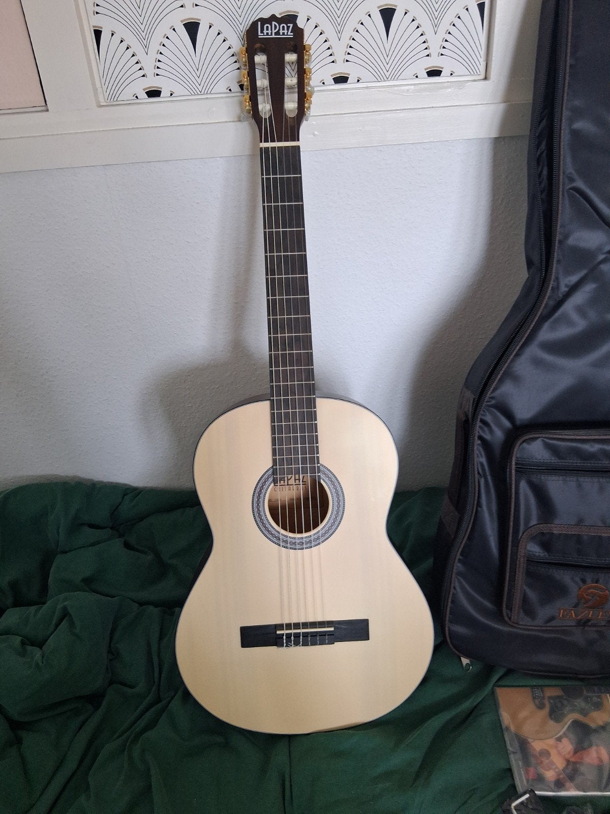 Gitaar en toebehoren te koop zo goed als nieuw, Ophalen, Zo goed als nieuw, Klassieke of Spaanse gitaar, Met koffer