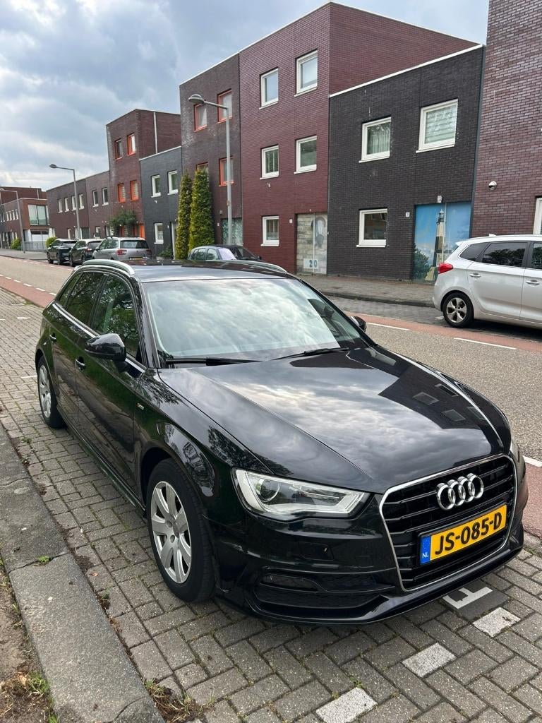 Audi A3 Sportback1.6TDI S line Edition Automaat Turbo defect, Auto's, Audi, Zwart, 4 cilinders, Zwart, Origineel Nederlands