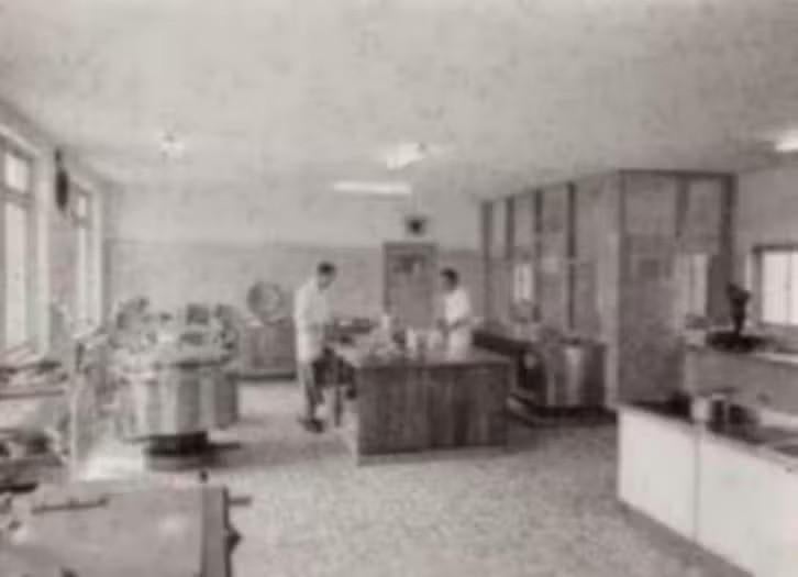 Foto Azelo R.K. Jongenspensionaat Keuken Koks Jaren 50., Foto, Ophalen of Verzenden, Zo goed als nieuw, 1940 tot 1960