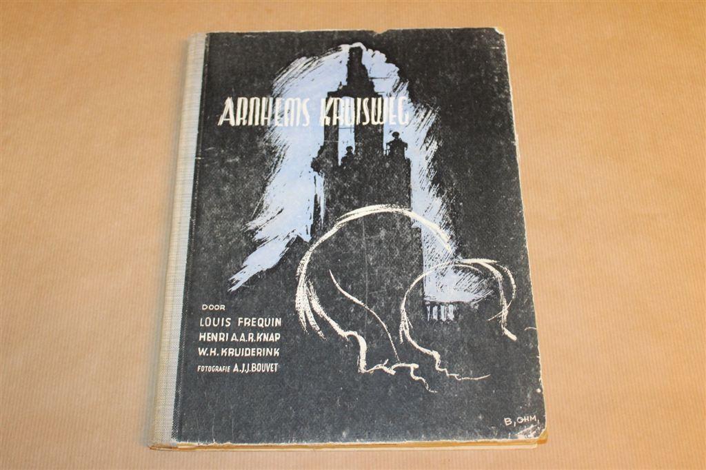 Arnhems Kruisweg — WOII Fotoboek Arnhem [Vintage 1946], Ophalen of Verzenden, Gelezen