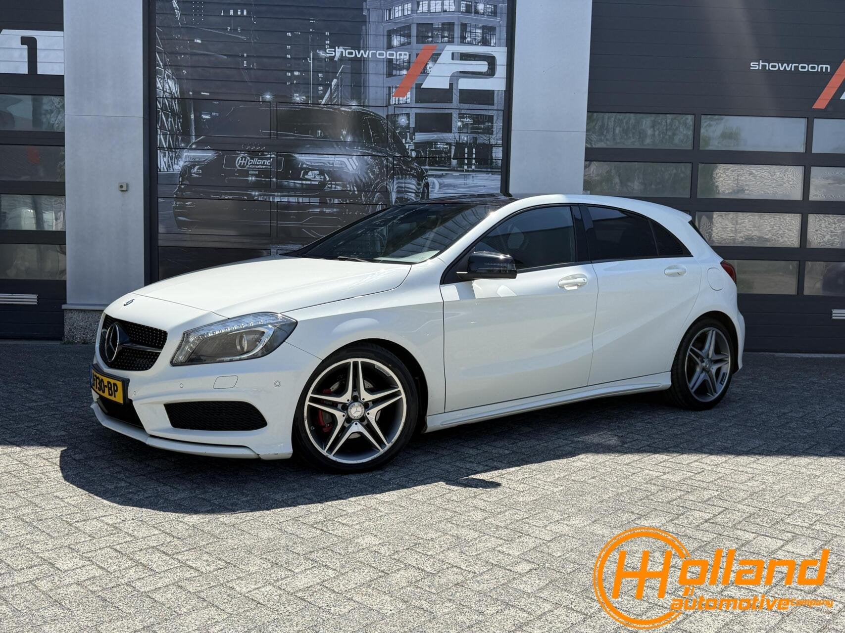 Mercedes A-klasse A200 AMG|Pano|Navi|Distronic|LED, Auto's, Mercedes-Benz, Gebruikt, Met garantie (alle), Wit, Bedrijf