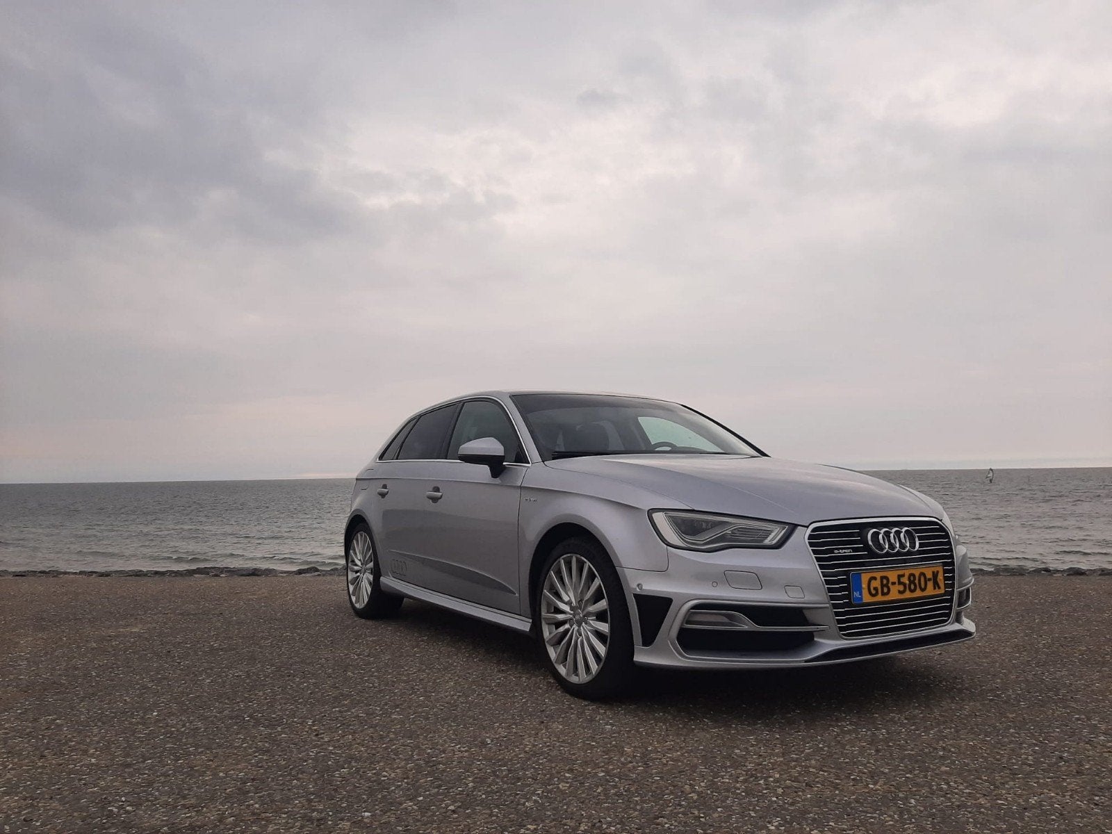 mooie Audi A3 1.4 Tfsi 204pk E-tron Phev S Tronic 2015 Grijs, 4 cilinders, 1395 cc, 149 pk, Zilver of Grijs