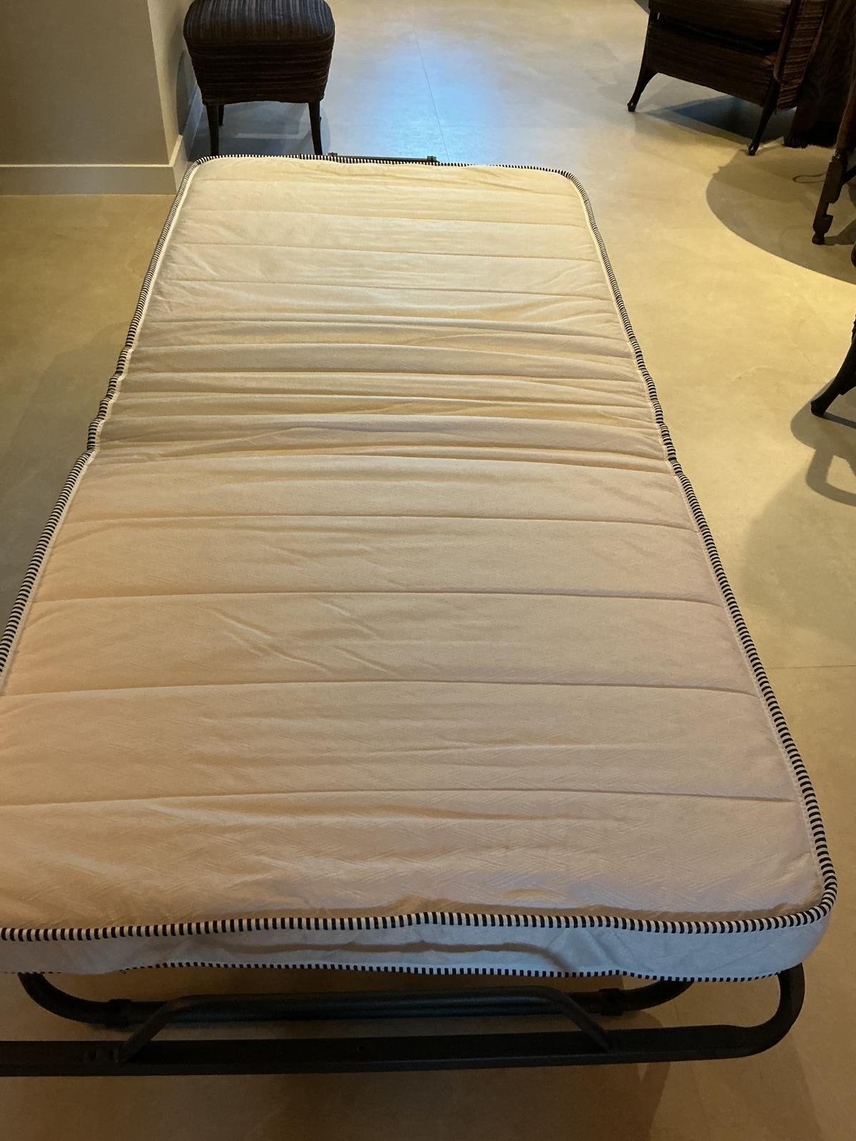 Opvouwbaar logeerbed met matras - Zo goed als nieuw, Ophalen, Verstelbaar, 90 cm, Eenpersoons