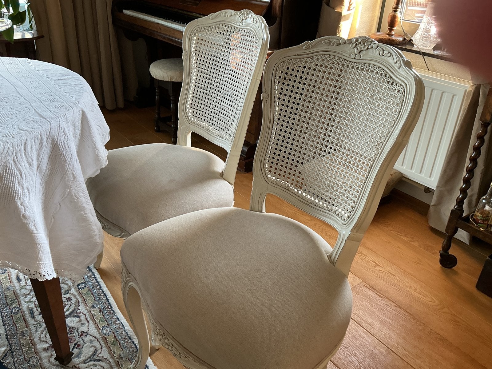 Set van 6 Louis XVI stoelen met webbing en linnen bekleding, Ophalen
