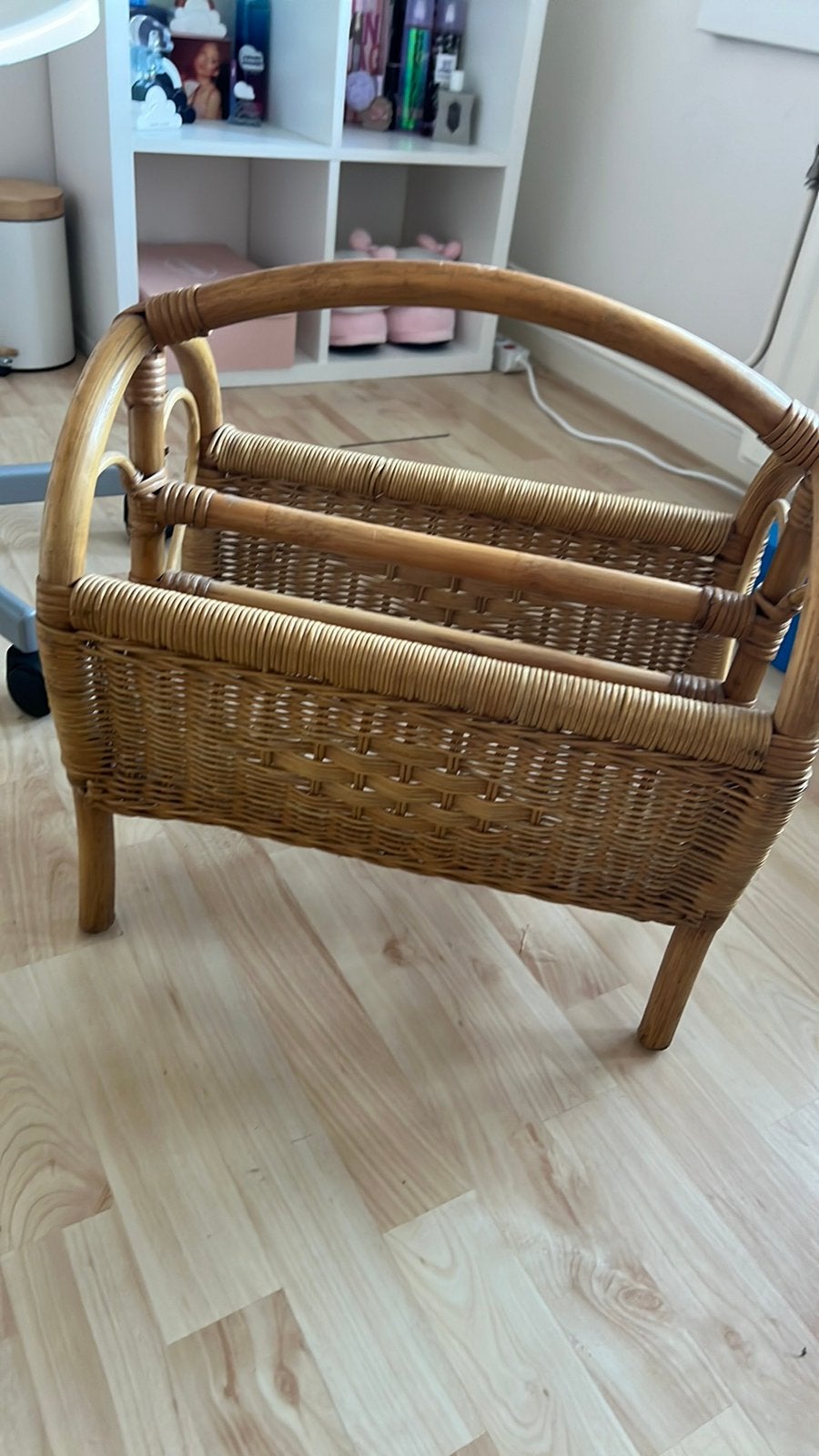 Vintage rieten lectuurmand krantenbak bamboe, Ophalen, Gebruikt, Natuurlijk materiaal, Lectuurbak