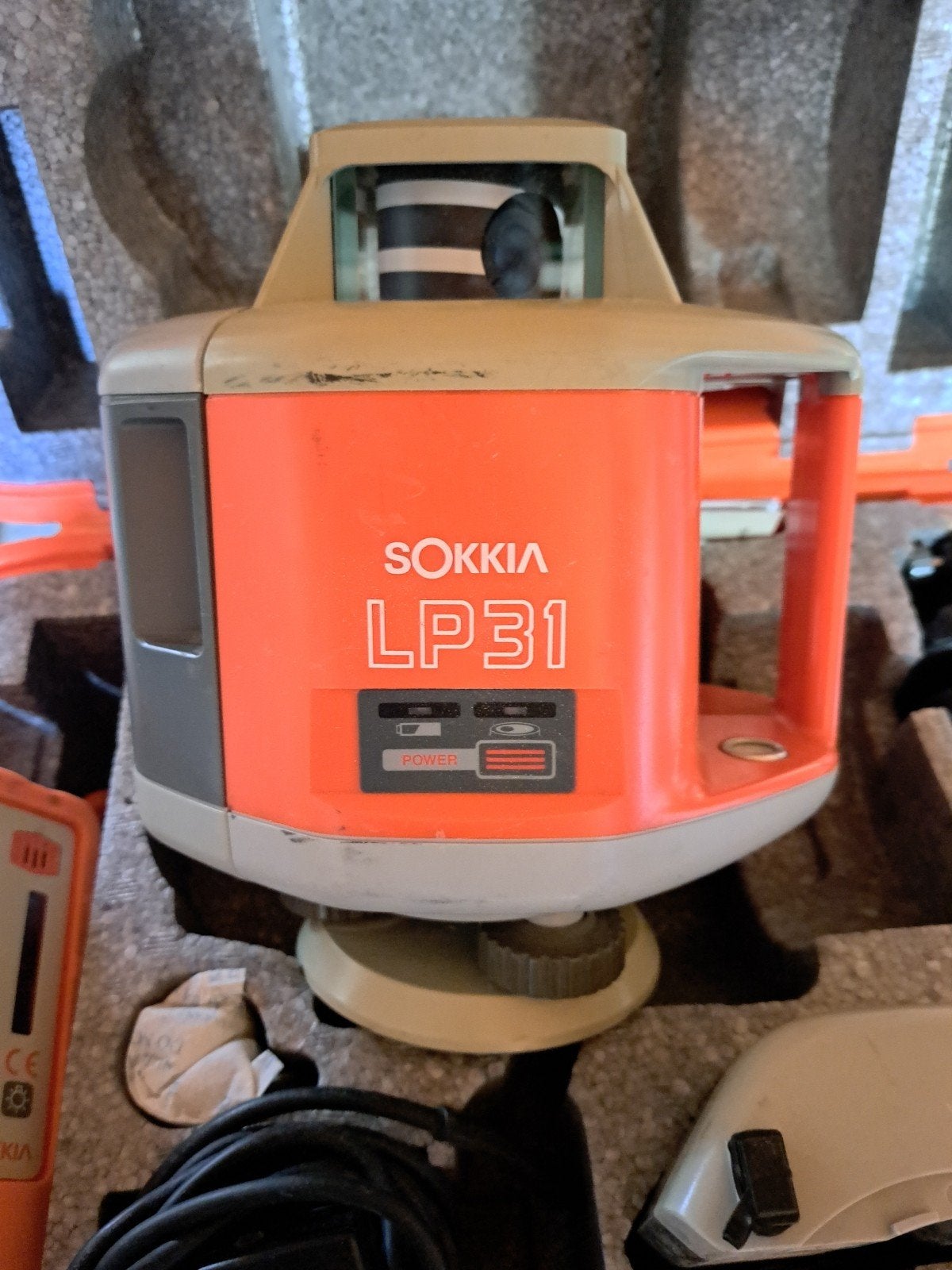 Sokkia LP31 Laser Waterpas met LR100 Ontvanger, Doe-het-zelf en Verbouw, Meetapparatuur, Ophalen