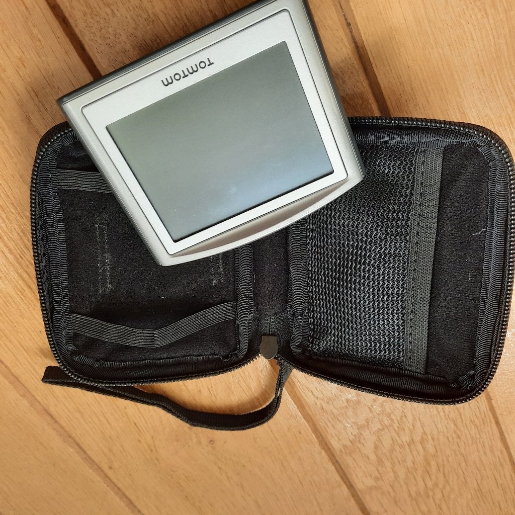 TomTom One N14644 - Auto navigatie in etui, Ophalen of Verzenden, Zo goed als nieuw