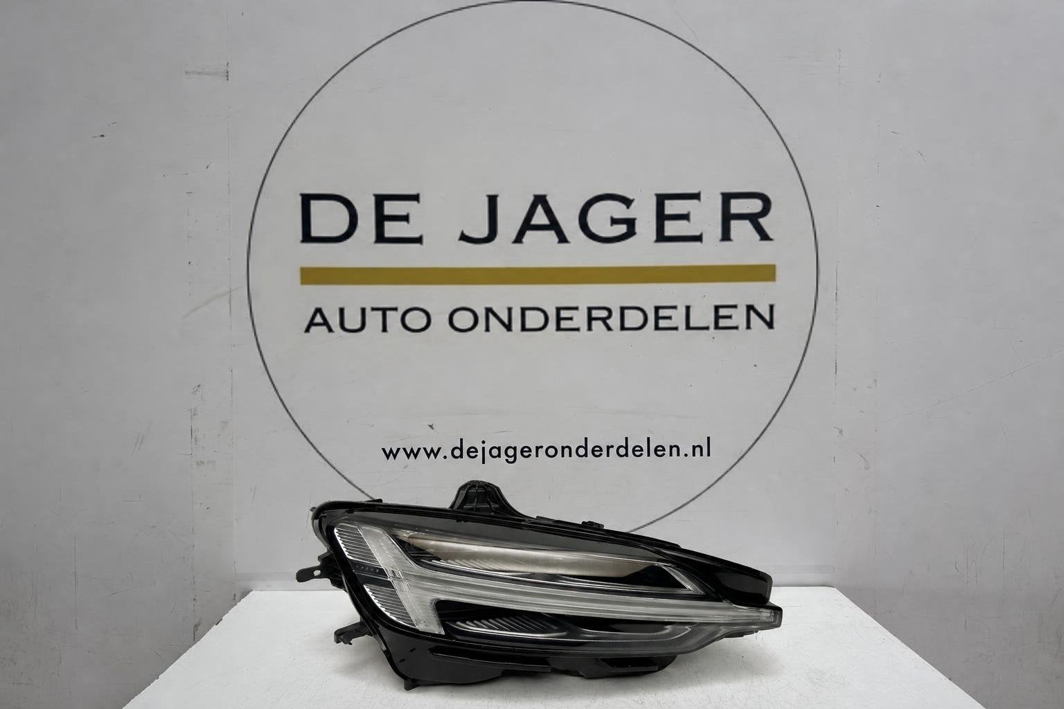 Volvo S60/V60 MID LED koplamp rechts 32347005, Gebruikt, Gunnar Engellaus vag 8
405 31  Gothenburg, SE, Info@volvocars.com, Ophalen of Verzenden