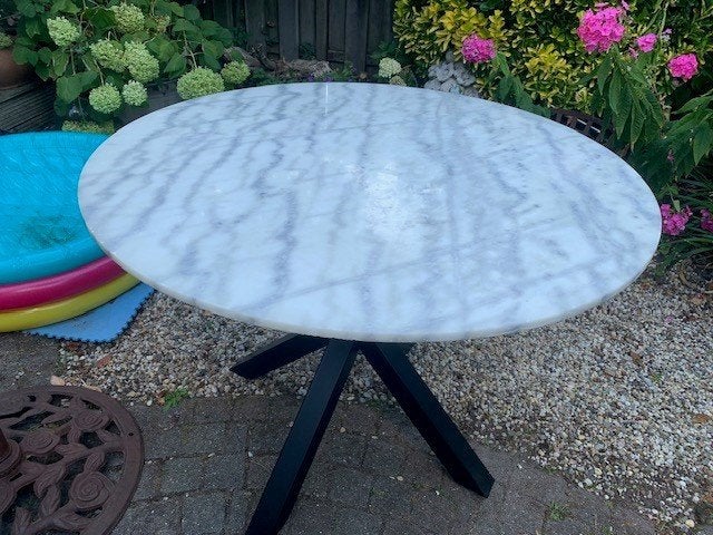 Ronde eettafel met marmer blad, Huis en Inrichting, Tafels | Eettafels, Ophalen, Gebruikt, Overige materialen, Rond