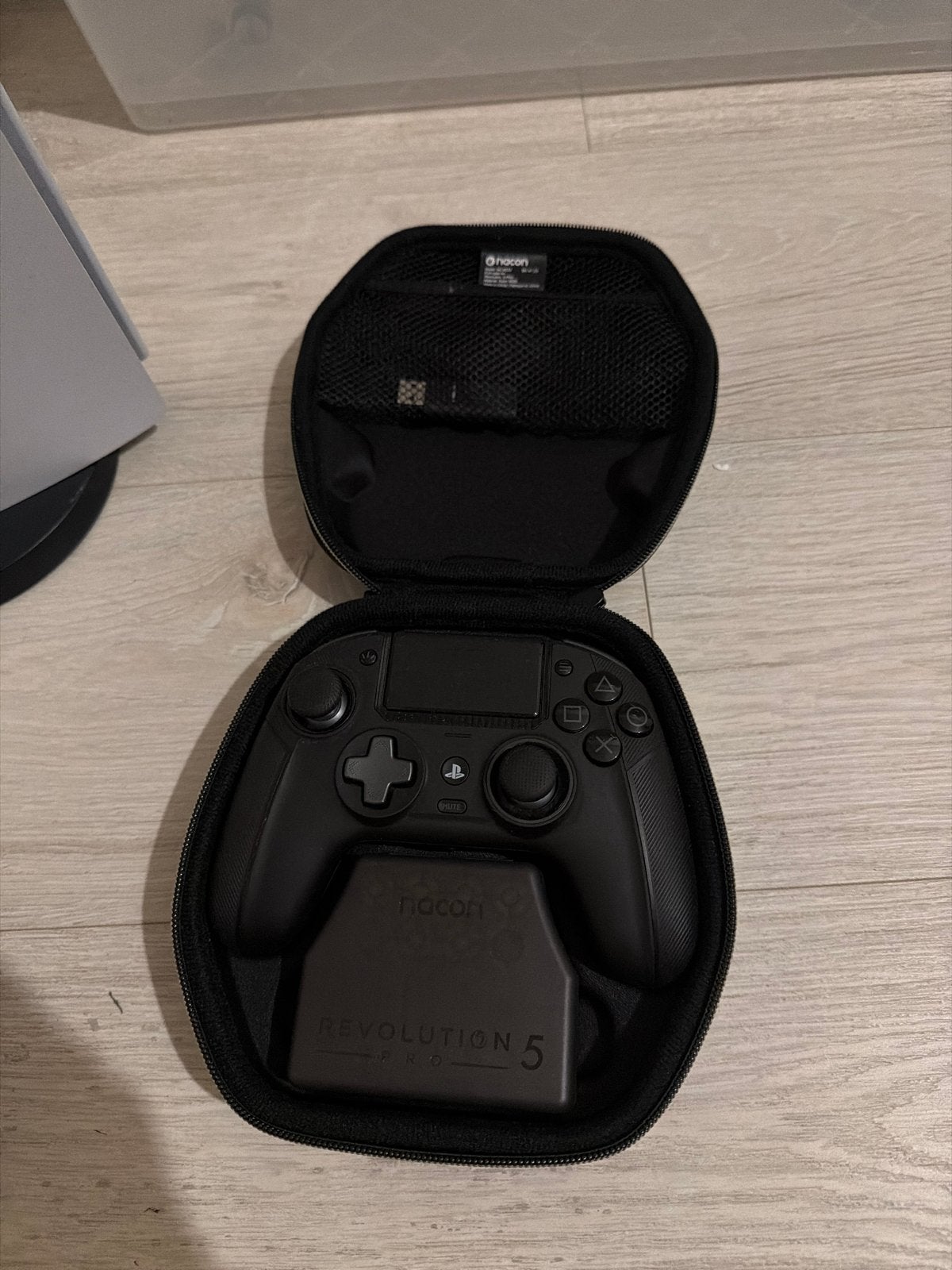 Foto 3 van PlayStation 5 digital Edition met accessoires