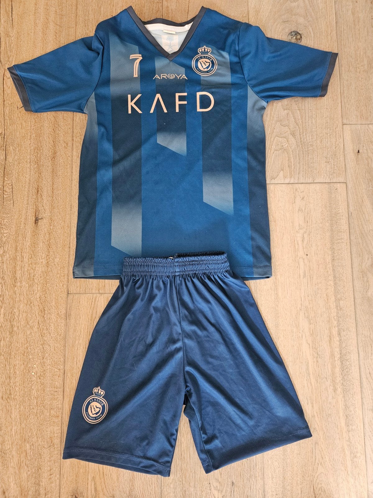 Ronaldo voetbaltenue - Al Nassr thuistenue, Ophalen of Verzenden, Zo goed als nieuw, Geen specifiek merk, Jongen