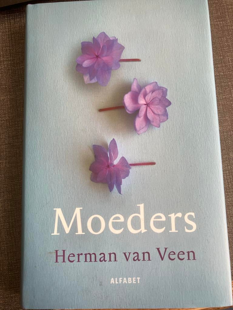 Moeders - Herman van Veen (Boek), Ophalen of Verzenden, Zo goed als nieuw, Nederland