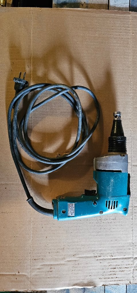 MAKITA SCHROEF MACHINE OP 220 VOLT ZONDER BIT HOUDER, Ophalen of Verzenden, Gebruikt, Minder dan 400 watt, Boor- en Schroefmachine