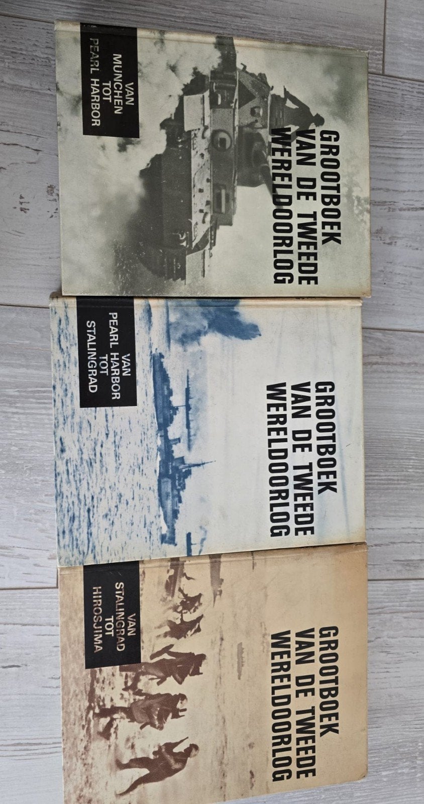 Grootboek van de Tweede Wereldoorlog (3 delen), Ophalen of Verzenden, Algemeen, Gelezen, Tweede Wereldoorlog