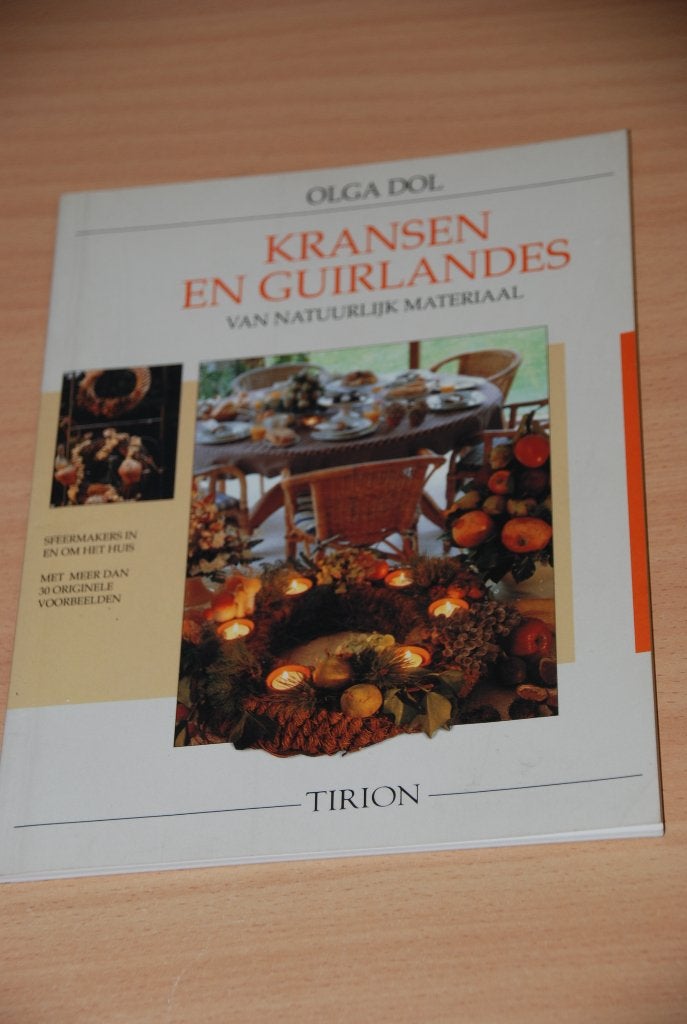 Kransen, guirlandes van natuurlijk materiaal., Gelezen, Ophalen of Verzenden, Olga Dol, Overige onderwerpen