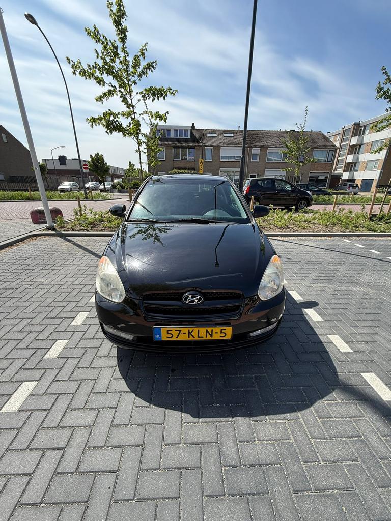 Hyundai Accent 1.4 3DRS 2010 Zwart, Auto's, Hyundai, Particulier, Accent, ABS, Achteruitrijcamera, Airconditioning, Bluetooth