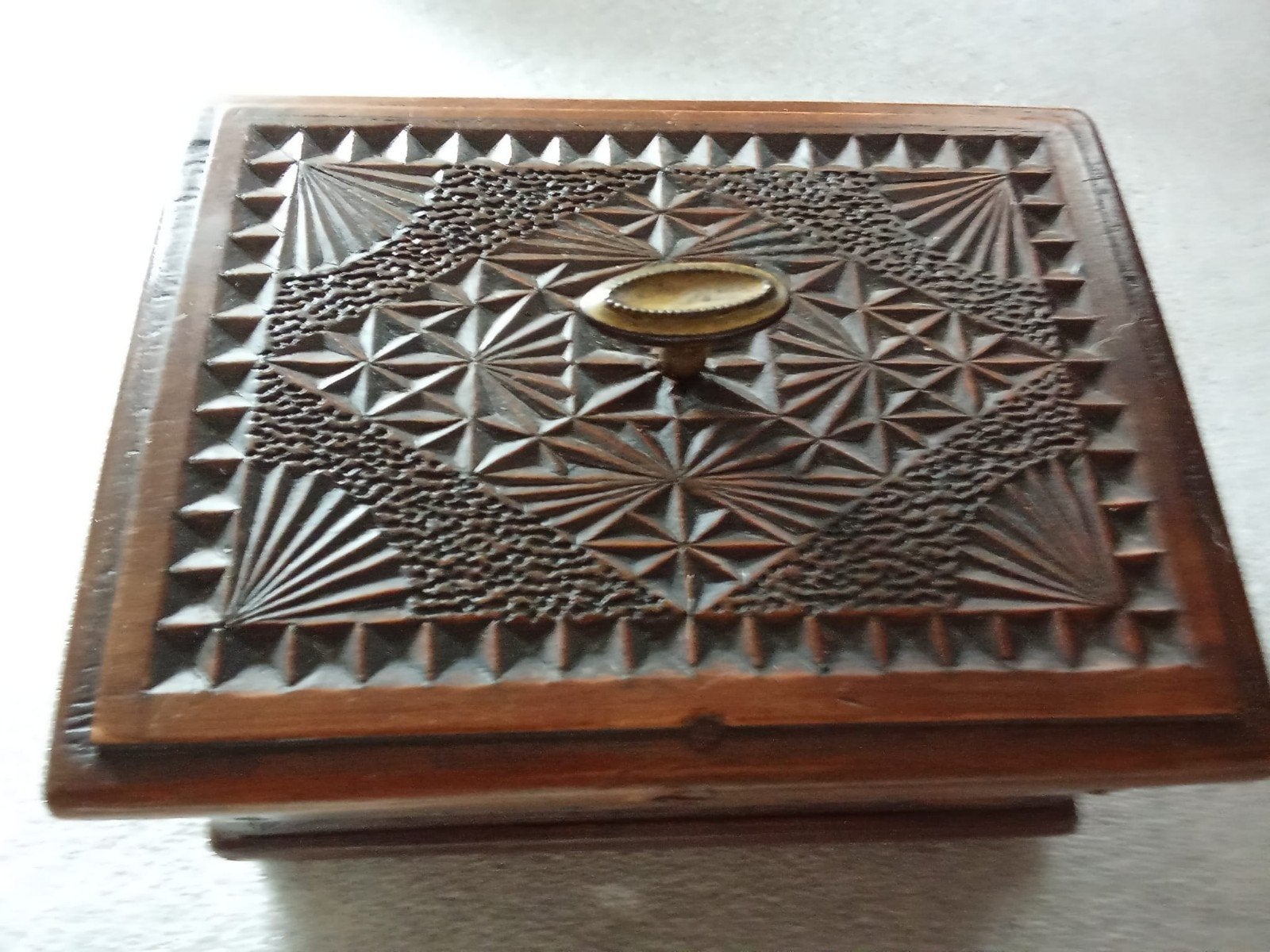 Antiek houten kistje met Friese kerfsnede, Ophalen of Verzenden