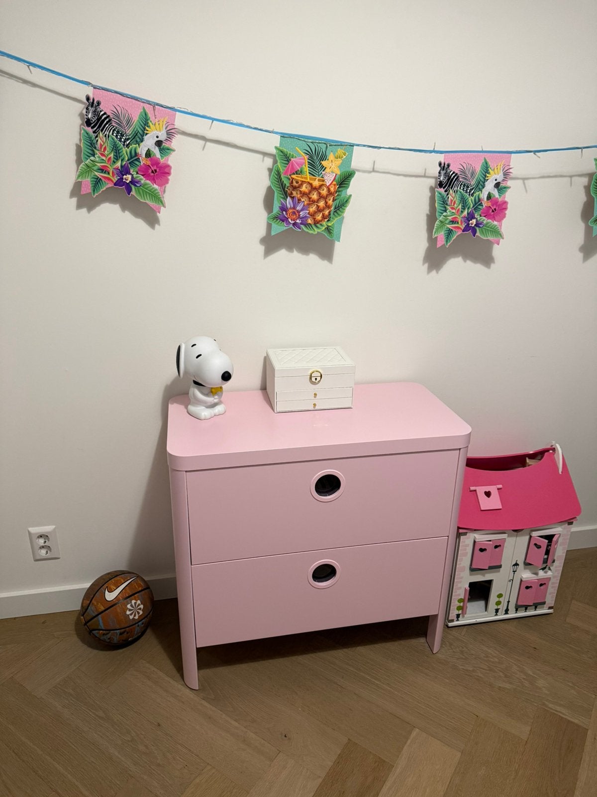 Roze kinder dressoir ladekast Ikea Busunge, Huis en Inrichting, Kasten | Ladekasten, Ophalen, Speels, roze, vrolijk, 1 of 2 laden