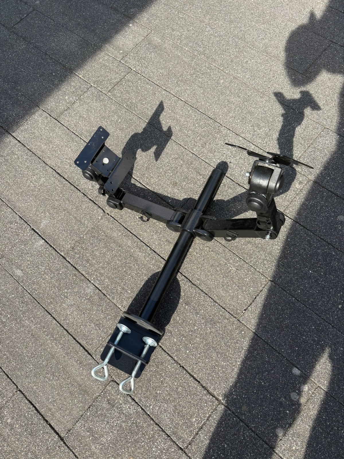 Monitor arm voor 2 schermen voor montage op plank of buro, Ophalen, Zo goed als nieuw
