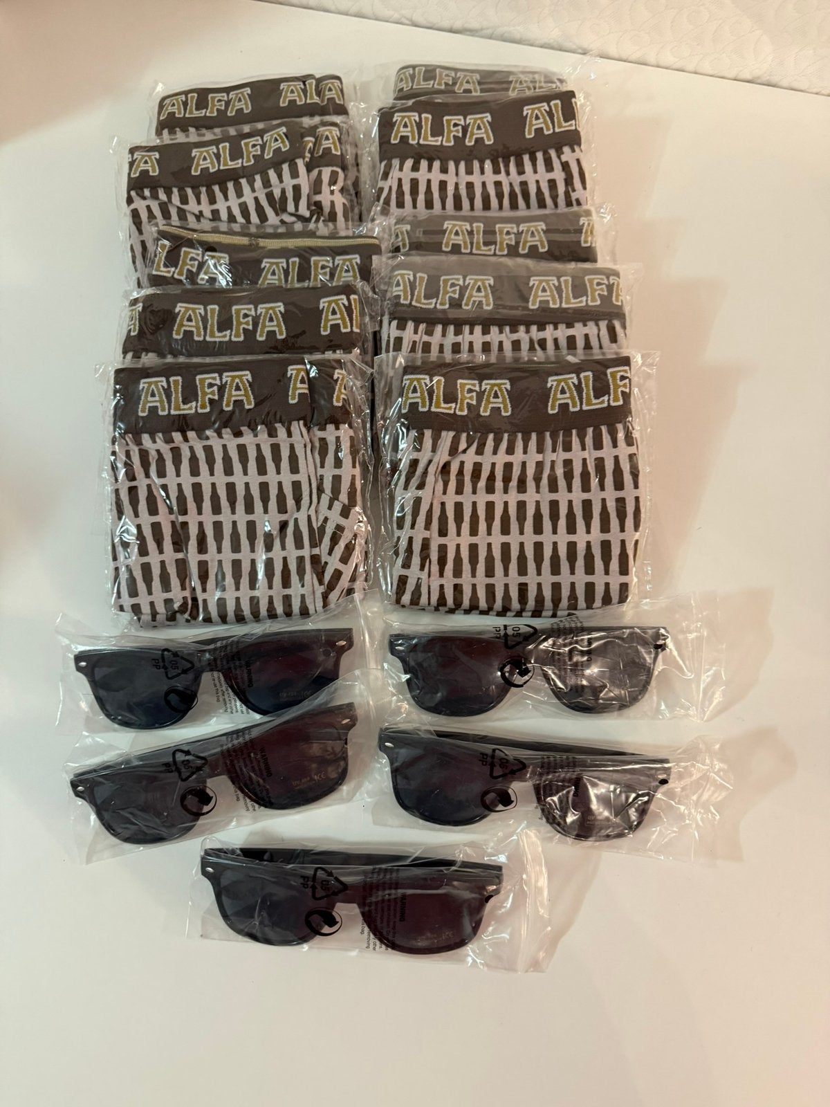 Alfa Boxershorts -10 st. + 5 jupiler zonnebrillen, Verzamelen, Biermerken, Verzenden, Nieuw, Kleding, Overige merken