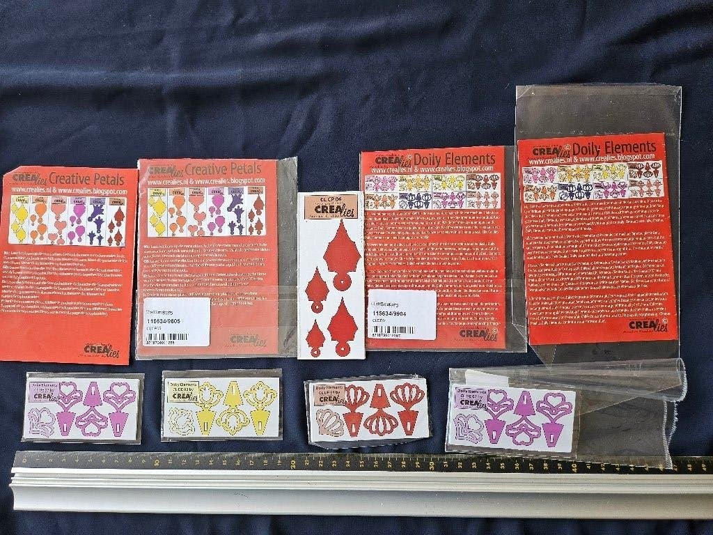 Embossing mallen Crealies set 444, Hobby en Vrije tijd, Ophalen of Verzenden, Zo goed als nieuw, Overige thema's, Pons of Mal