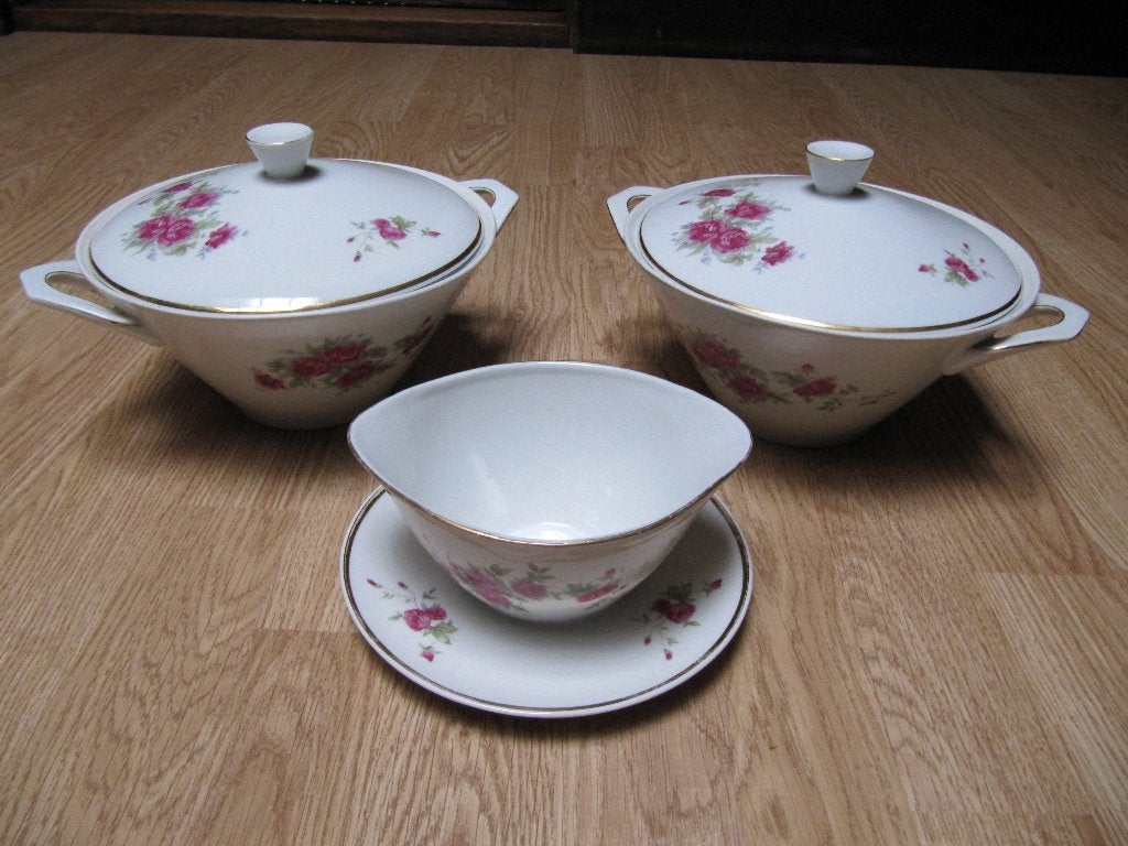 Servies. Pools porselein uit de jaren ‘50. Diverse schalen., Antiek en Kunst, Antiek | Servies los, Ophalen