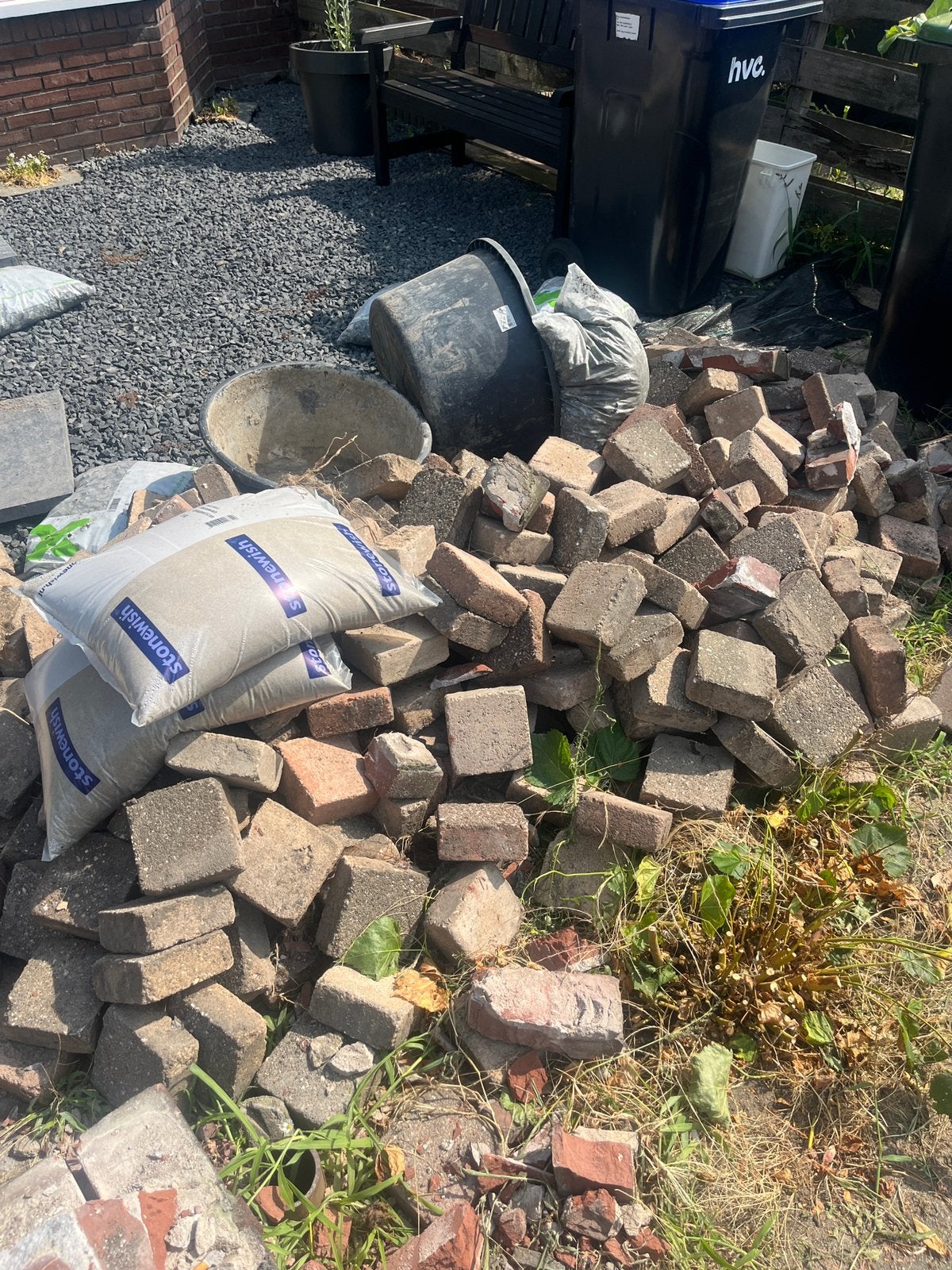 Stenen puin ophalen tegen betaling werk, Ophalen, Zo goed als nieuw, Beton, Klinkers