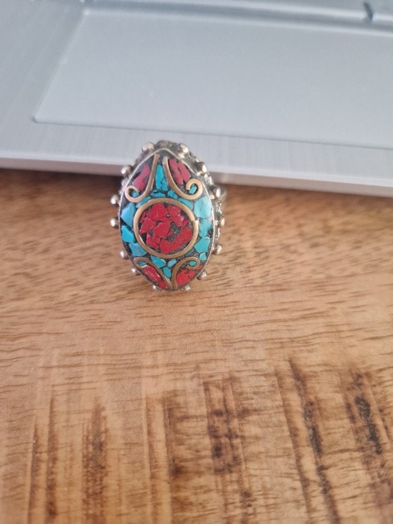 Tibetaanse ring met koraal/turquoise maat 19, Ophalen of Verzenden, Zilver, Ring, Met edelsteen