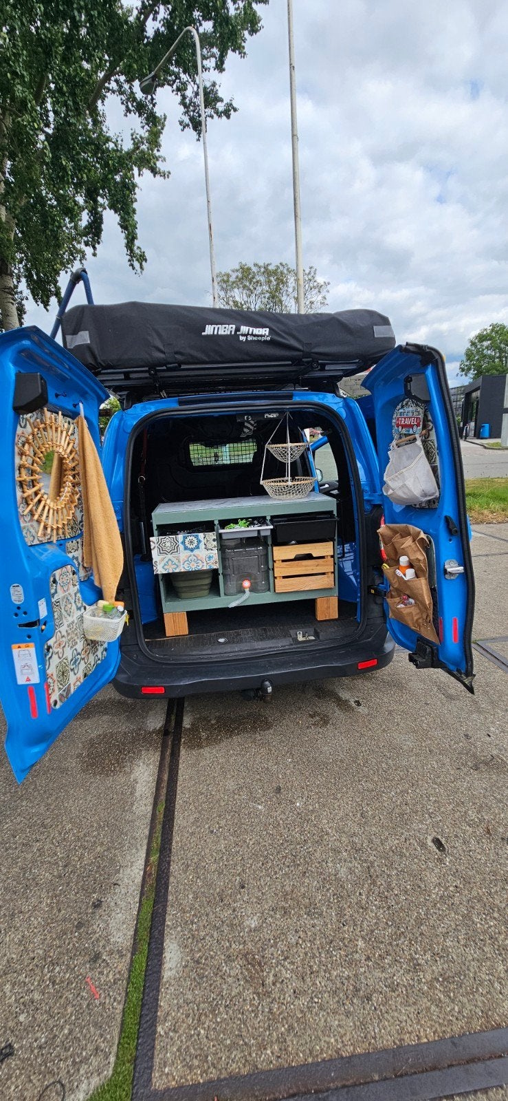 Foto 9 van Ford Transit Courier (2016) met slim keukenblok