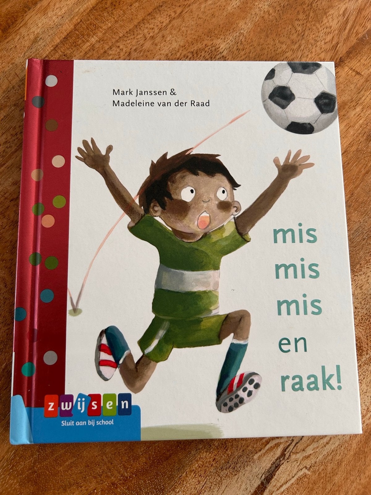 Mis Mis Mis en Raak! - Zwijsen AVI M3 voetbalboek, Boeken, Ophalen, Zo goed als nieuw, 2 tot 3 jaar
