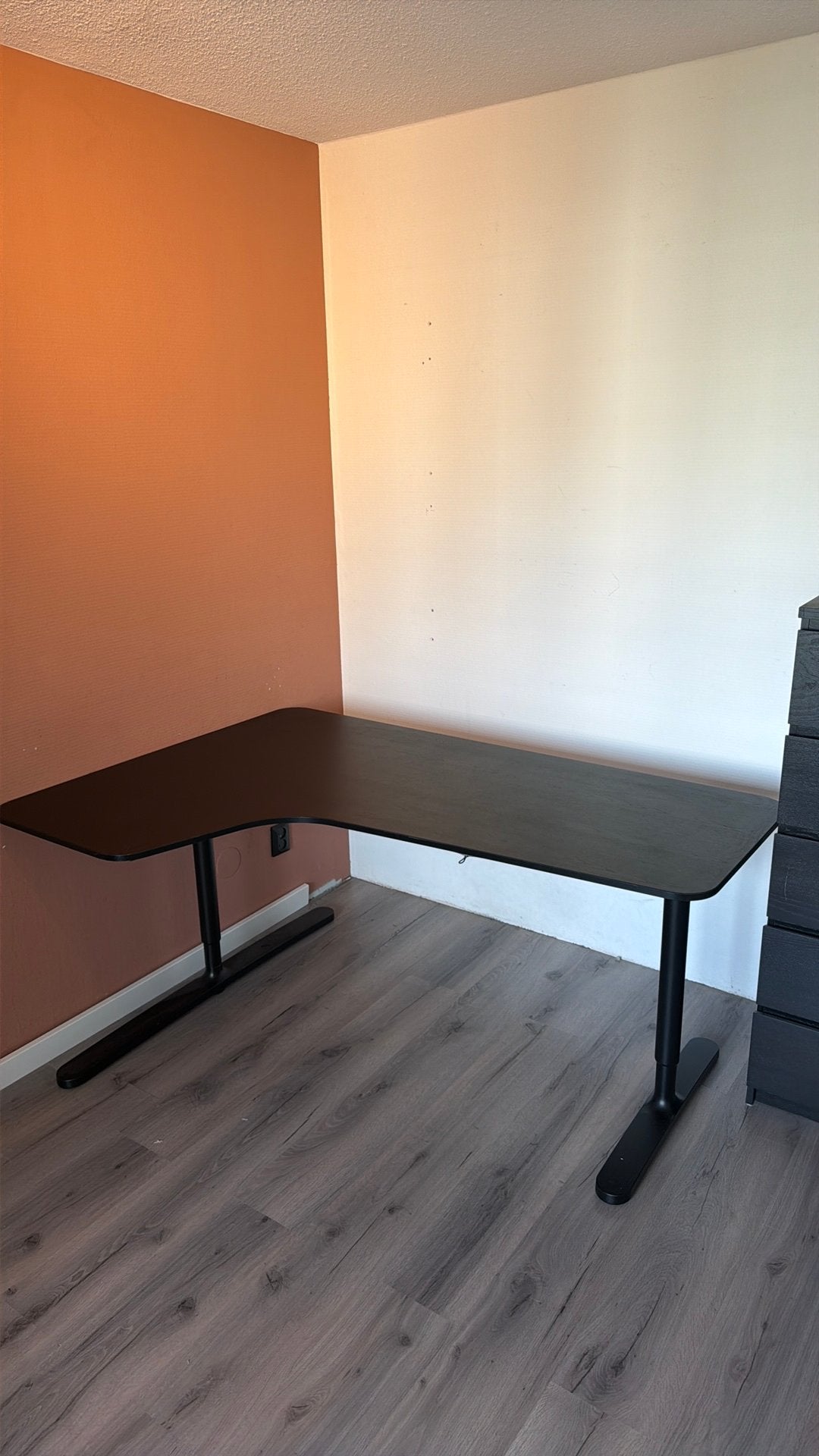 IKEA Bureau - Zo goed als nieuw, minimale gebruikerssporen, Huis en Inrichting, Bureaus, Zo goed als nieuw, Hoekbureau, IKEA, Zwart