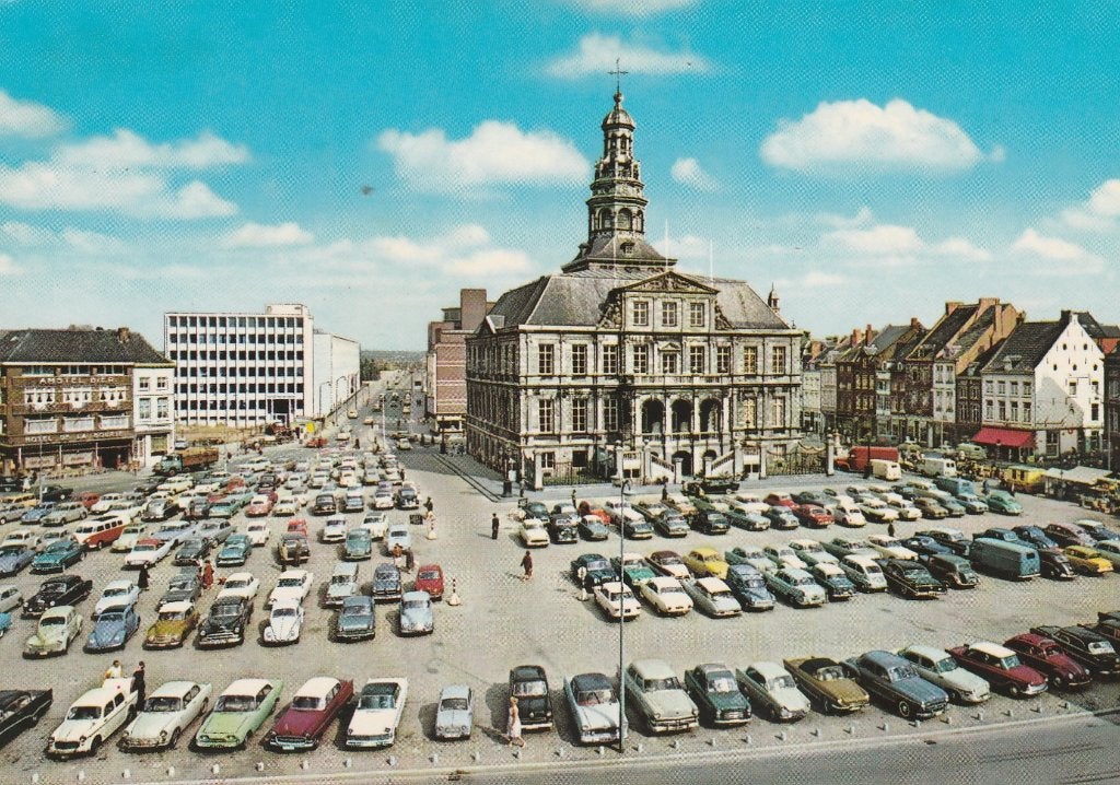 MAASTRICHT Markt Stadhuis Auto's (Gekartelde Rand), Verzenden, 1960 tot 1980, Ongelopen, Limburg