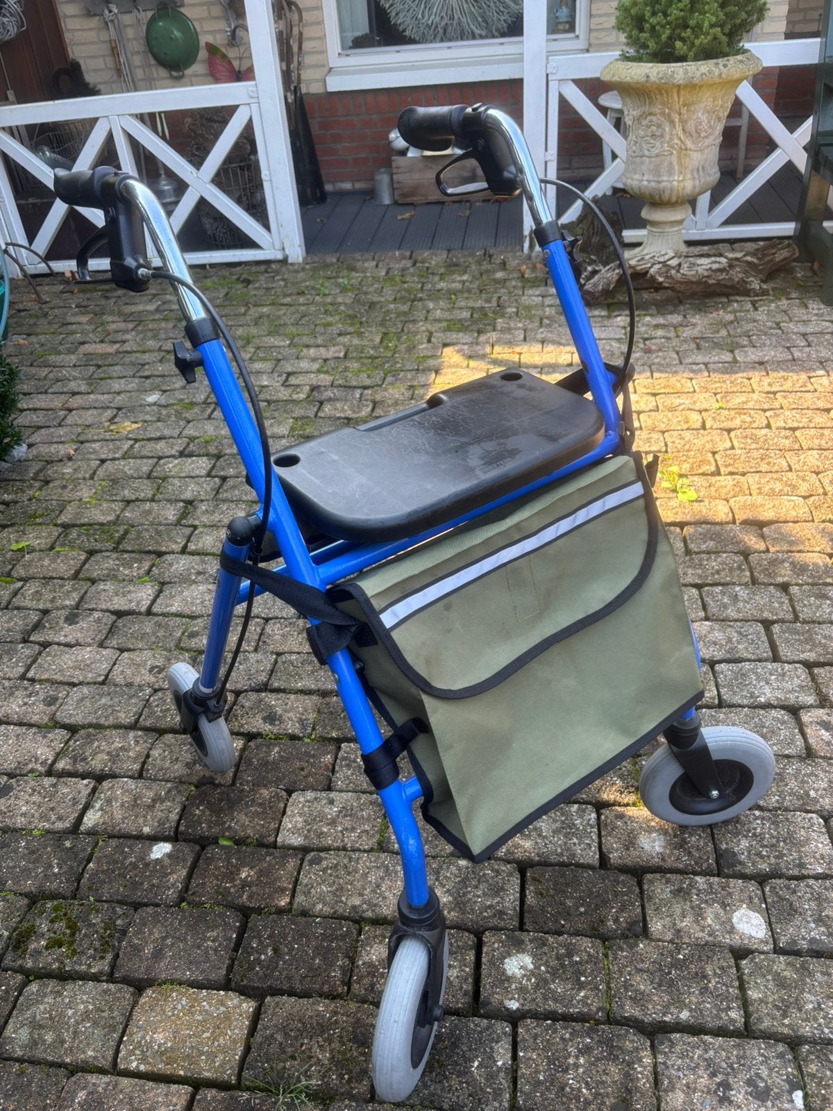 Blauwe rollator met tas, Ophalen, Gebruikt