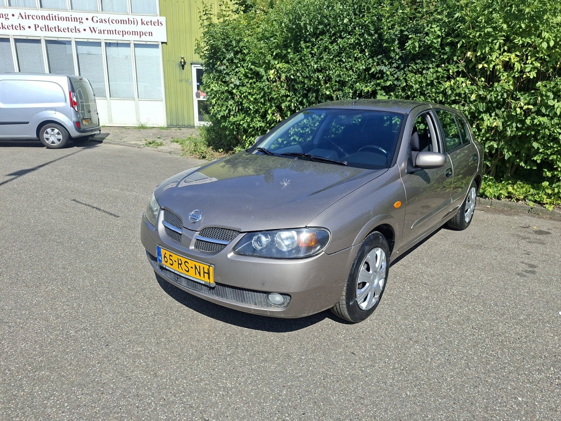 Nissan Almera 1.5 Acenta, Auto's, Gebruikt, 4 cilinders, Bruin, Bedrijf