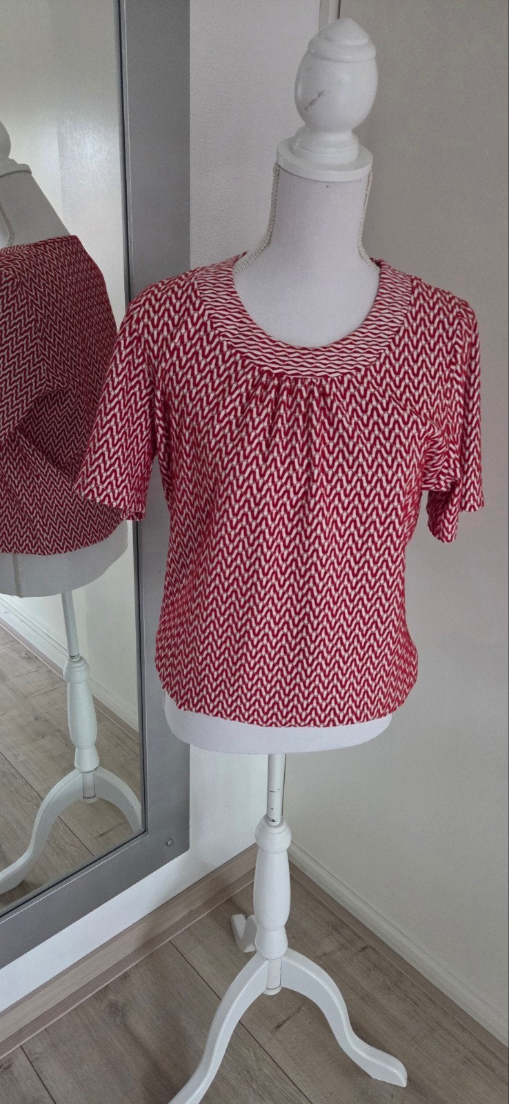 Dames top Tres Jolie rood/wit, Kleding | Dames, Maat 38/40 (M), Ophalen of Verzenden, Zo goed als nieuw, Zonder mouw